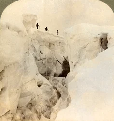 Descente du Mont Blanc - énormes crevasses près du sommet, Alpes, 1901