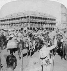 Le maréchal Lord Roberts et son état-major acclamant la reine, Pretoria, Afrique du Sud, 5 juin 1900