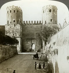 Porte de Saint-Sébastien dans le mur d