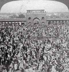 Dans la cour de la mosquée Jumma, Delhi, Inde, 1903
