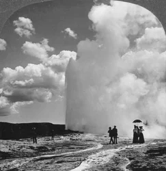 Geyser Old Faithful, parc national de Yellowstone, États-Unis, début du XIXe siècle.
