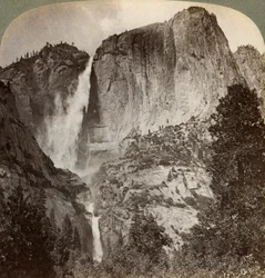 Yosemite Point et chutes de Yosemite soufflées par le vent, vallée de Yosemite, Californie, USA, 1902