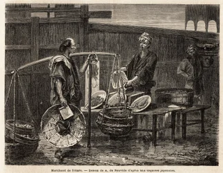 Un marchand de beignets ambulant, porte ses beignets dans des paniers et se rend au marché pour les vendre aux autres marchands pour le déjeuner. Gravure pour illustrer le voyage au Japon, en 1863-1864, par Aimé Humbert, ministre de la Confédération suisse