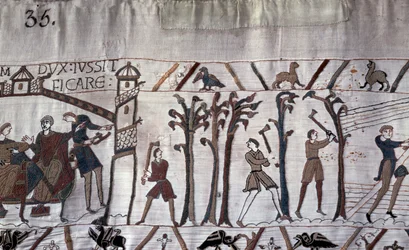 Le duc Guillaume ordonne la construction de navires, des arbres sont abattus - Tapisserie de Bayeux, dite Broderie de la reine Mathilde