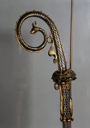 Crosse épiscopale en or et émail (détail)