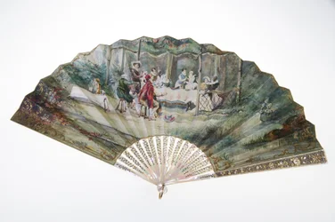 Éventail, c.1870, papier imprimé et peint, nacre, or, argent et cuivre, fabricant inconnu