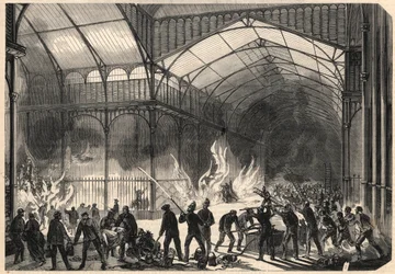 Pompiers essayant d