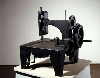 Premier modèle de machine à coudre Singer, milieu du XIXe siècle