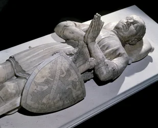 Gisant de Bertrand du Guesclin (1320-1380) Saint Denis. Basilique.
