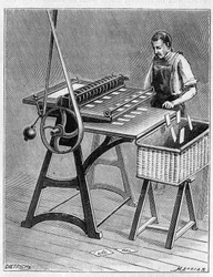Fabrication de cartes à jouer par des méthodes anciennes. Découpage de cartes à jouer. Gravure de 1893