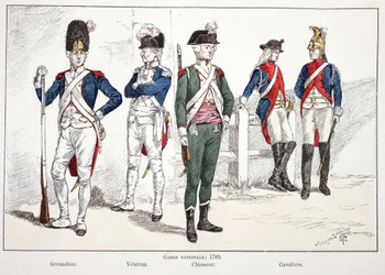 Garde nationale, en 1789, de gauche à droite : le grenadier, le vétéran, le chasseur et les cavaliers. Eau-forte en couleurs, pour illustration Histoire du corps des gardiens de la paix, livre publié sous les auspices de Louis Lépine (1846-1933) préfet de 