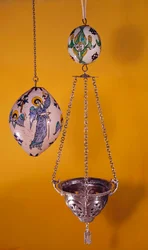 Art oriental : boules en faïence polychrome avec des anges