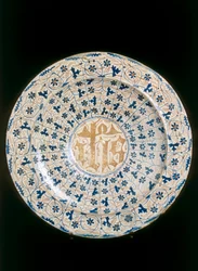 Assiette avec monogramme cristallisé, manufacture de Valence