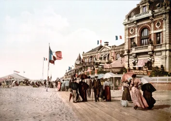 Promenade - Grand salon - Trouville. Photochrome vers 1890