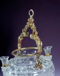 Poignée de vase en cristal de roche représentant l