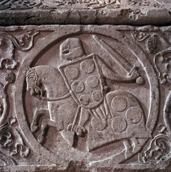 Sarcophage du chevalier de la famille du palais (probablement Hugues du palais), détail du bas-relief