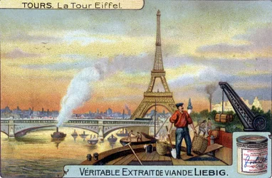 La tour Eiffel vue de la Seine à Paris le soir