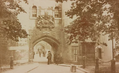 La tour du milieu, vers 1903 (carte postale)