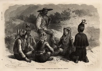 La population indigène de Xieng Hong (Laos), portant des costumes traditionnels, par-dessus leur veste, un plastron en velours avec des garnitures, avec une jupe ou un pantalon court complété par une petite coiffe décorée. Gravure pour illustrer le voyage 