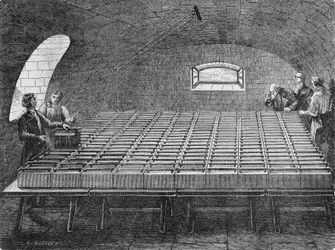 La grande pile de Hyde Wollaston construite pour Humphry Davy en 1807. Dans "Album de la Science", Éditions Jouvet