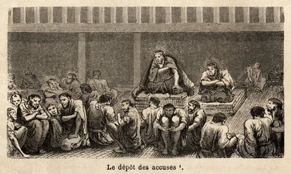 Les étapes de la justice : le dépôt des charges, toutes rassemblées pêle-mêle dans la même cellule, souvent pendant longtemps, les prévenus peuvent obtenir plus de confort, par exemple, deux prisonniers ont obtenu des nattes leur permettant de s