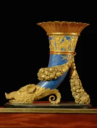 Vase rhyton, dit " Cornets antiques " du Service Olympique ...