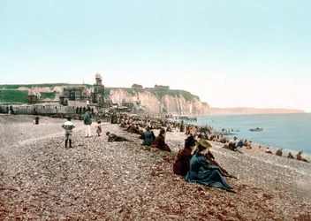 Vue de la plage et du Casino de Dieppe. Photochrome v. 1890.