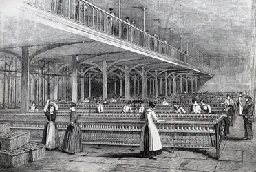 Femmes et enfants travaillant dans des conditions dangereuses