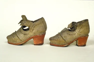 Modèle de chaussure à talon rouge du 17ème siècle, Museo del Castello, Milan