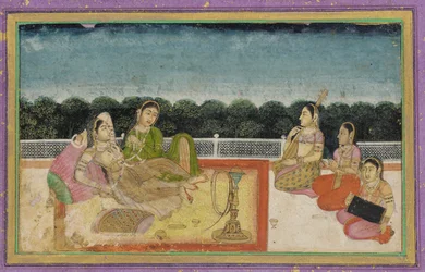 Une dame et une servante sur une terrasse le soir, avec trois musiciennes