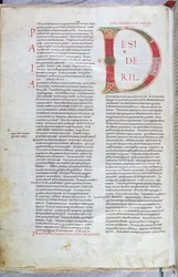 Une page de la Bible du 11e siècle avec la lettre majuscule D