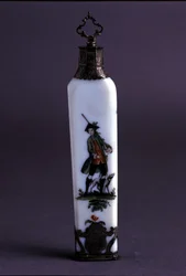 Bouteille pour parfums en céramique du 18ème siècle