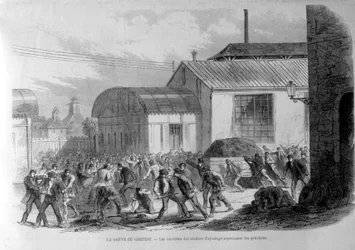 Grève du Creusot. Les ouvriers des ateliers de réglage repoussant les grévistes
