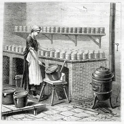 Fabrication du fromage camembert (le caillé est versé dans des moules) - dans « Les merveilles de l