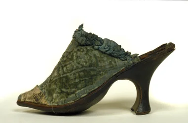 Modèle de chaussures à talon pour femmes du 18ème siècle