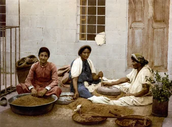 Paysans moulant du blé à Jérusalem. Photochrome entre 1890-1900.