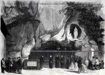 Vue de la grotte de Lourdes dans les Hautes-Pyrénées où la Vierge est apparue à Bernadette Soubirous (1844-1879) en 1858, lieu de pèlerinage actuel. Gravure du 19ème siècle.