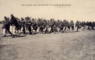 Bir Rashid à Barh el Gazel, Tchad, soldats coloniaux légionnaires français en patrouille. carte postale 1910