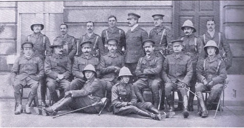 Col Owen, Major Boole-Smith et les autres officiers des Dragoon Guards, d