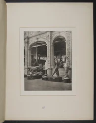 Entrée de la section italienne, bâtiment des manufactures