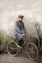Fernand Ochse à bicyclette, France, vers 1920 (photo)