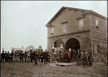 Brigade de pompiers posant devant la caserne, Alexandrie. Virginie, États-Unis. 1863. Photographie