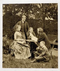 Gustave Eiffel avec sa famille. Photographie 1882