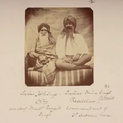 Chefs de la ville natale de Ranjit Singh : son oncle, Jodh Singh Mann (à gauche), et Man Singh Vuraich, Gujranwala, vers 1860 (photo n/b)