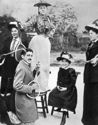 Marcel Proust, au milieu d