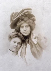 Natalie Clifford Barney et Renée Vivien, France, vers 1900