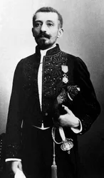 Portrait de Pierre Loti (1850-1923), romancier et officier de la Marine française, en costume académique
