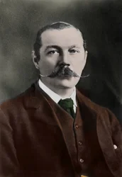 Portrait de Sir Arthur Conan Doyle (1859-1930), écrivain anglais, créateur du personnage de « Sherlock Holmes »