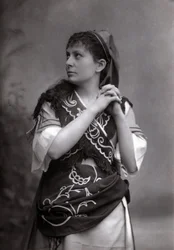 Portrait de la soprano Elisabeth Janvier dans « Le Tribut de Zamora » de Charles Gounod en 1881.