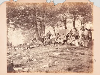 Télégraphe et signaleurs à Kaim Gulli, expédition de Black Mountain, 1888